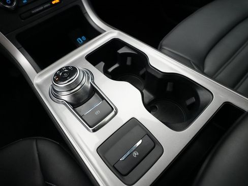 Used 2024 Ford Edge SEL w/ Convenience Package image 17