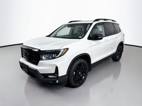 Used 2025 Honda Passport Black Edition image 3