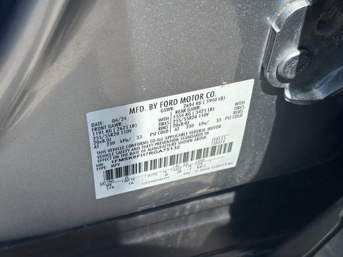 Used 2024 Ford Explorer Limited w/ Equipment Group 301A AWD/4WD image 28
