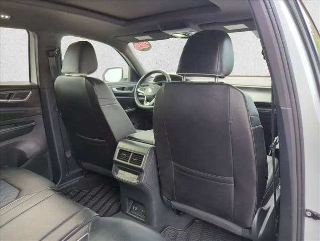 Used 2025 Volkswagen Atlas Cross Sport SEL Premium R-Line AWD/4WD image 22