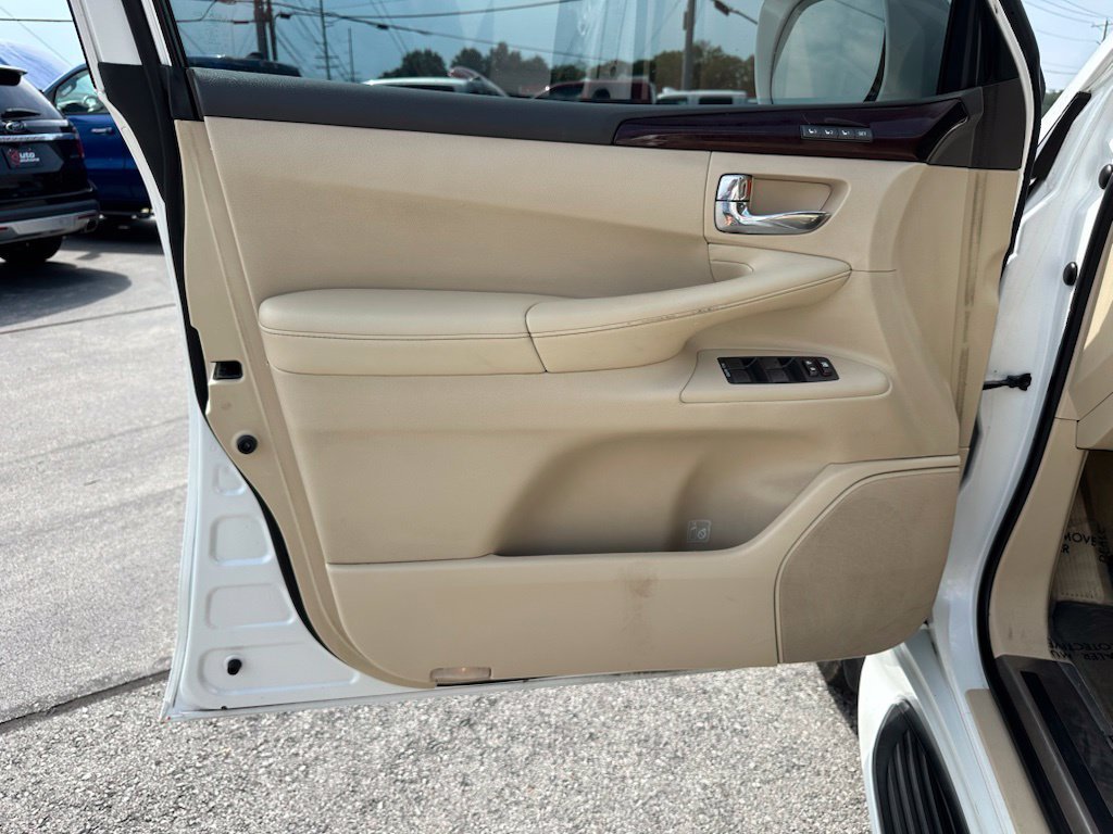 Used 2013 Lexus LX 570 4WD image 17