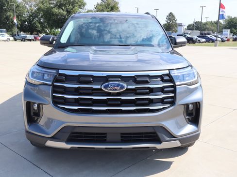 Used 2026 Ford Explorer Active w/ Active Comfort Package AWD/4WD image 2