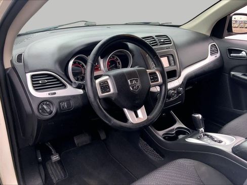 Used 2019 Dodge Journey SE w/ Connectivity Group FWD image 18