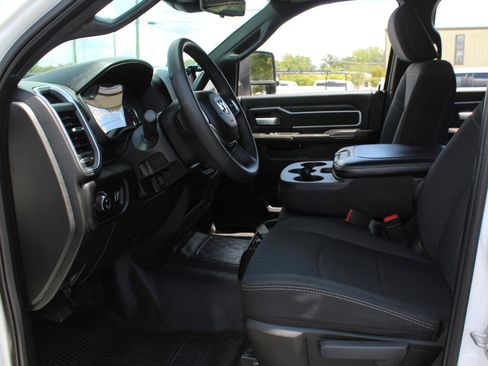 Used 2025 RAM 5500 4x4 Crew Cab image 21