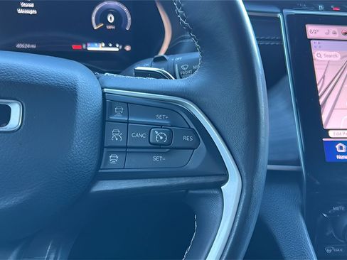 Used 2022 Jeep Grand Cherokee Limited image 24