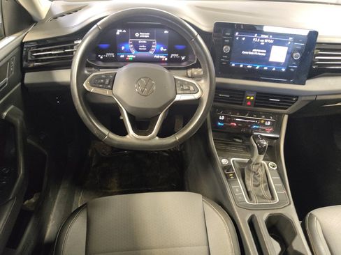 Used 2025 Volkswagen Jetta SE FWD image 22