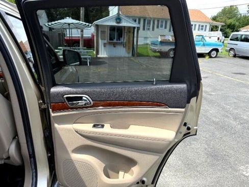 Used 2011 Jeep Grand Cherokee Limited w/ Trailer Tow Group image 11