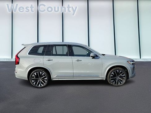 Used 2025 Volvo XC90 B6 Plus image 2