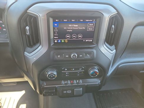 Used 2022 Chevrolet Silverado 2500 Custom w/ Custom Value Package image 26