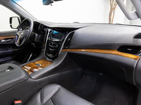 Used 2017 Cadillac Escalade Premium Luxury image 14