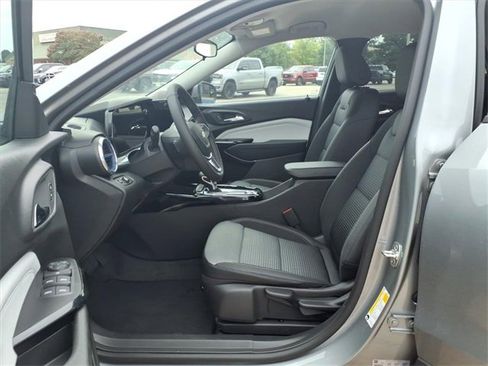 New 2026 Chevrolet Trax LT w/ Driver Confidence Package image 12
