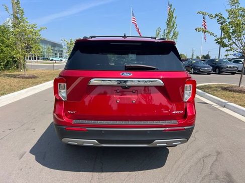 Used 2024 Ford Explorer XLT w/ Equipment Group 202A AWD/4WD image 6