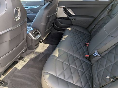 Used 2025 BMW 740i image 20