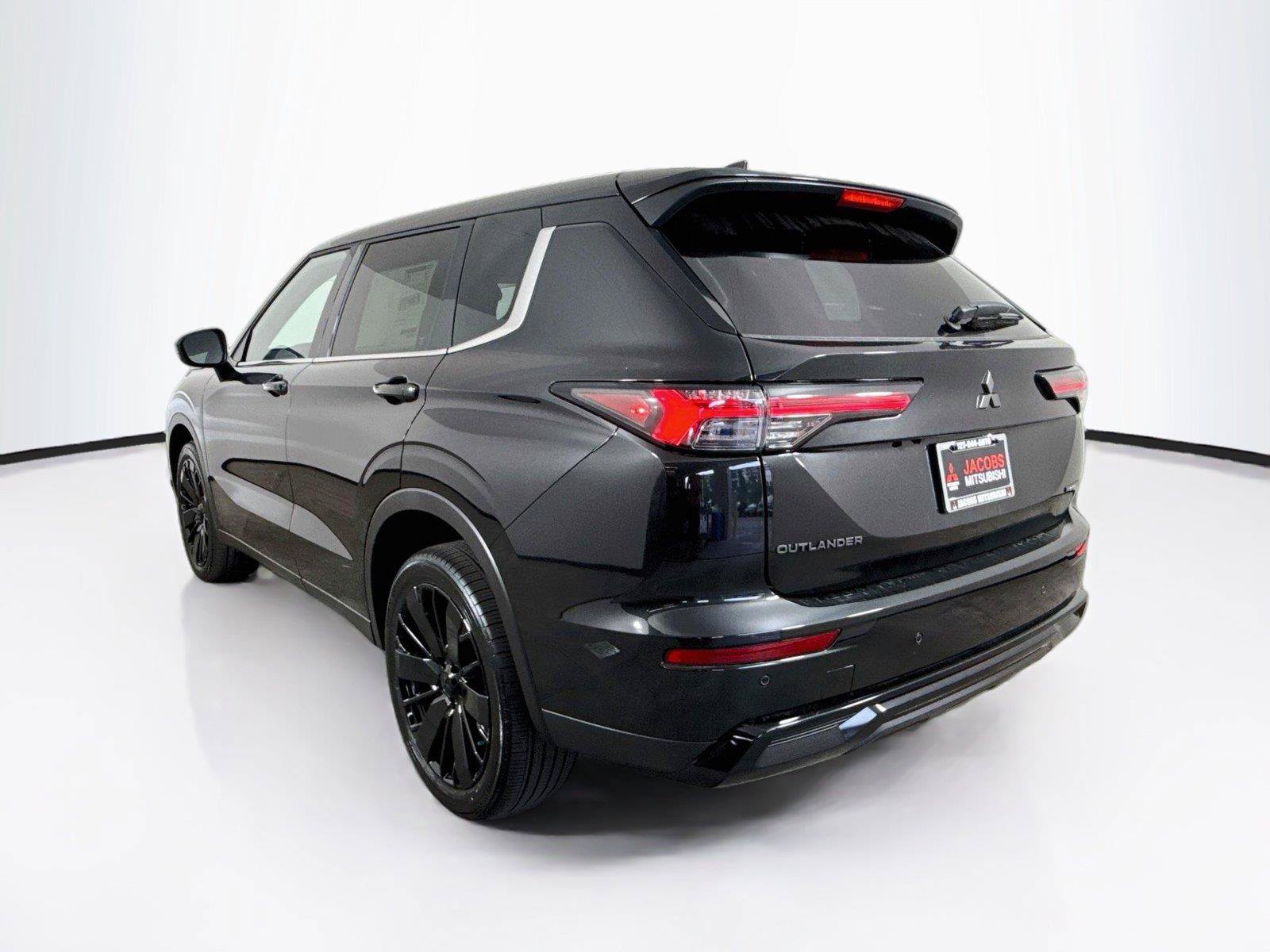 New 2026 Mitsubishi Outlander SE FWD image 3
