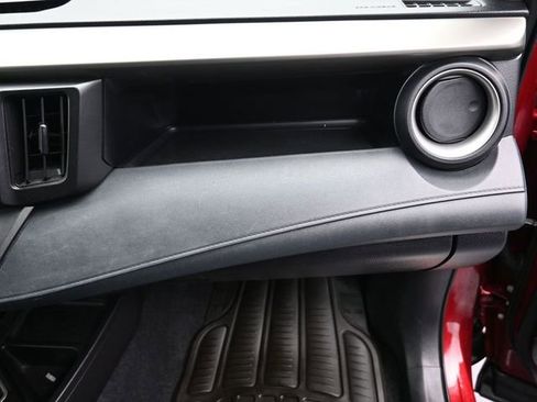 Used 2018 Toyota RAV4 LE image 33