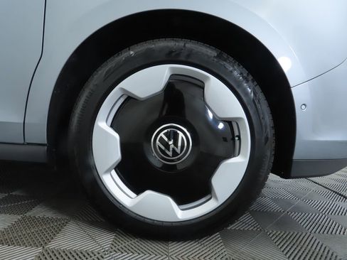 New 2025 Volkswagen ID. Buzz Pro S image 32