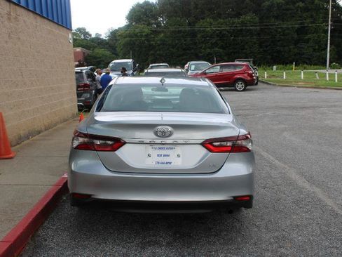 Used 2022 Toyota Camry LE FWD image 5