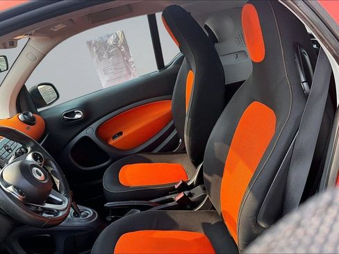 Used 2016 smart fortwo passion RWD image 21