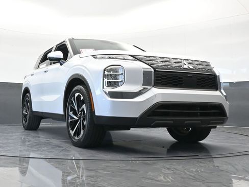 Used 2022 Mitsubishi Outlander ES image 63