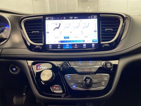 New 2026 Chrysler Pacifica Select w/ S Appearance Package image 12