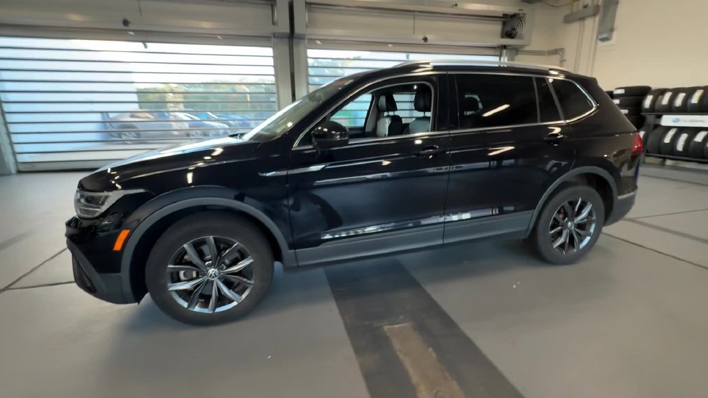 Certified 2023 Volkswagen Tiguan SE w/ Panoramic Sunroof Package AWD/4WD image 7