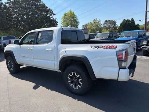 Used 2023 Toyota Tacoma TRD Off-Road w/ Technology Package AWD/4WD image 5