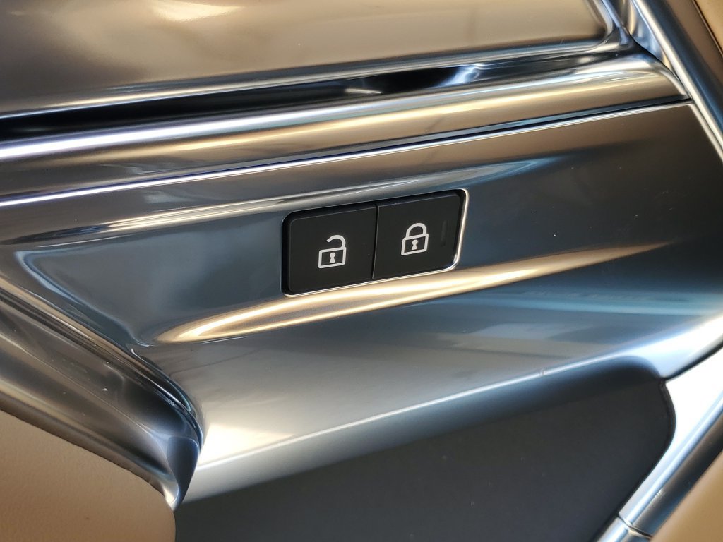 New 2027 Land Rover Range Rover Long Wheelbase SE AWD/4WD image 9