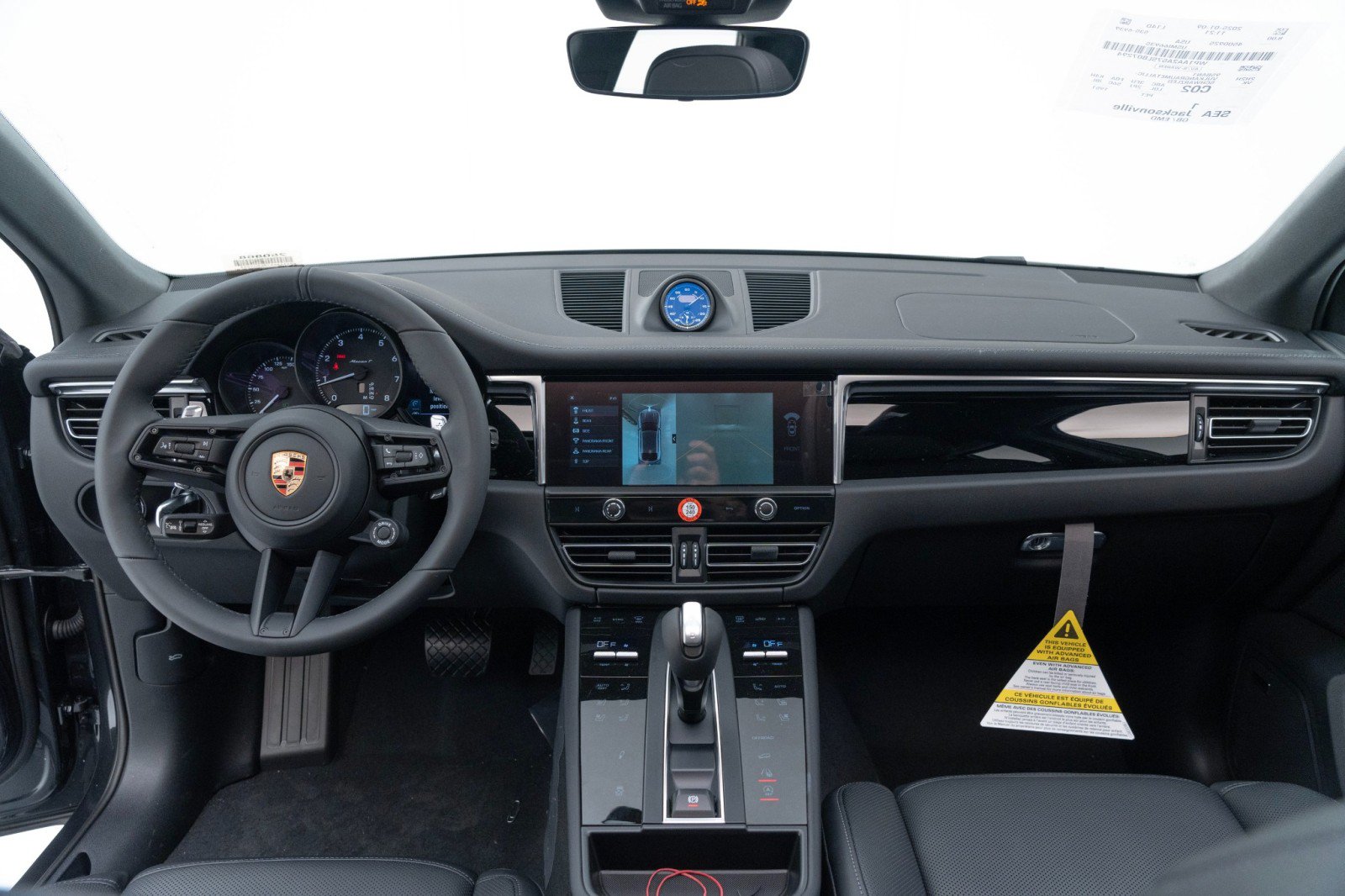 Certified 2025 Porsche Macan Turbo AWD/4WD image 18