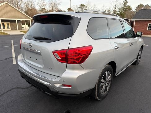 Used 2017 Nissan Pathfinder SV w/ SV Tech Package image 7