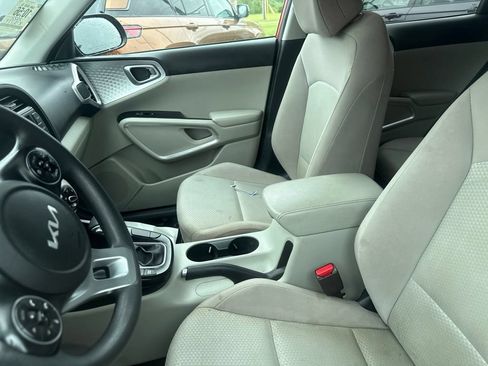 Used 2022 Kia Soul LX FWD image 12