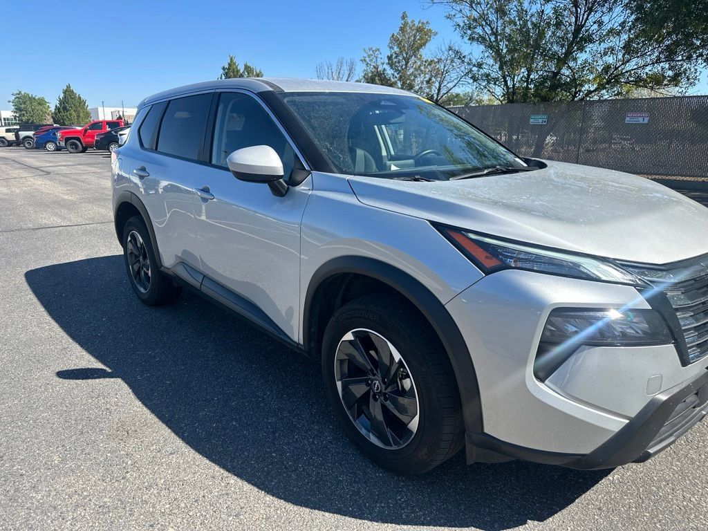 Used 2025 Nissan Rogue SV AWD/4WD image 21