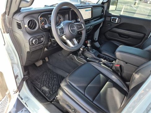 Used 2024 Jeep Wrangler Sahara image 19