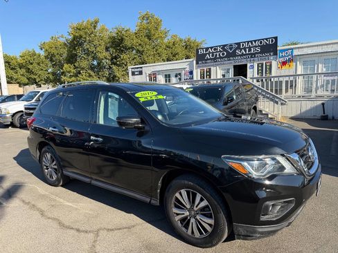 Used 2019 Nissan Pathfinder SL image 3