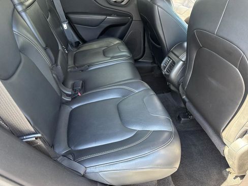 Used 2015 Jeep Cherokee Limited image 10