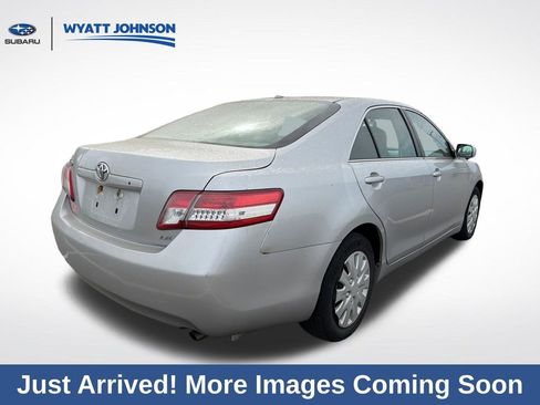 Used 2010 Toyota Camry LE image 5