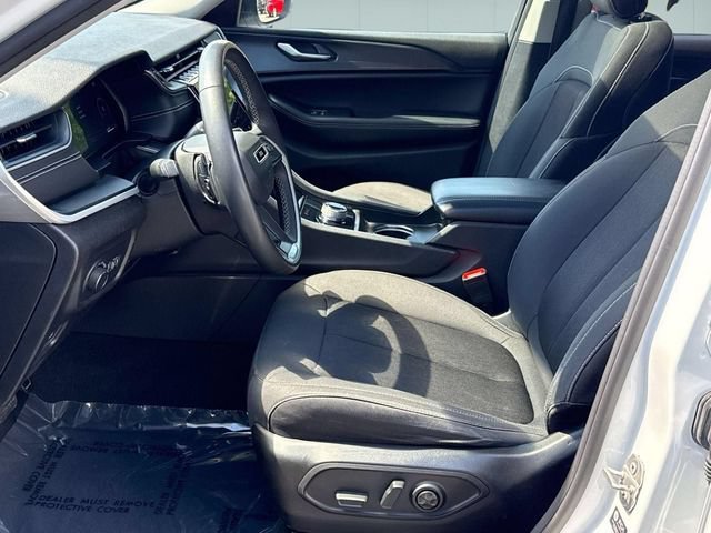 Used 2024 Jeep Grand Cherokee L Laredo AWD/4WD image 12