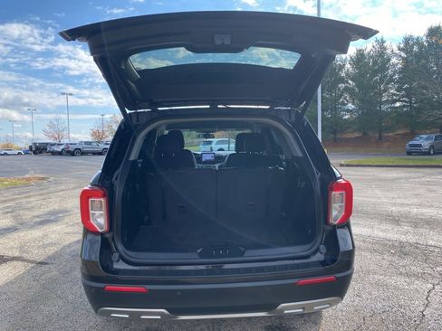 Used 2022 Ford Explorer XLT w/ Equipment Group 202A image 16