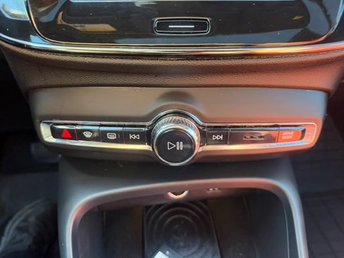 Used 2019 Volvo XC40 T5 Momentum AWD/4WD image 18