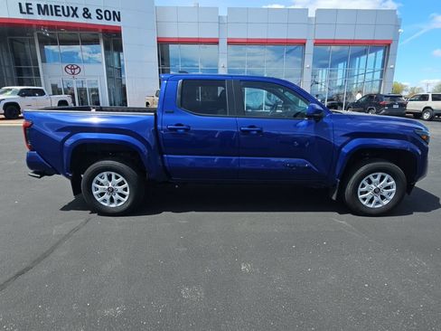 Certified 2024 Toyota Tacoma SR5 AWD/4WD image 2