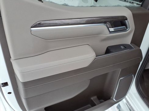 Certified 2022 Chevrolet Silverado 1500 LTZ w/ Z71 Off-Road Package image 11