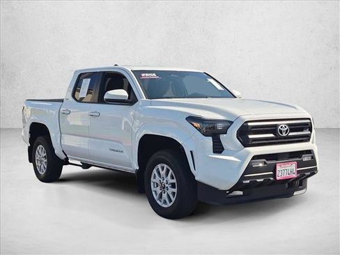 Used 2025 Toyota Tacoma SR5 AWD/4WD image 3
