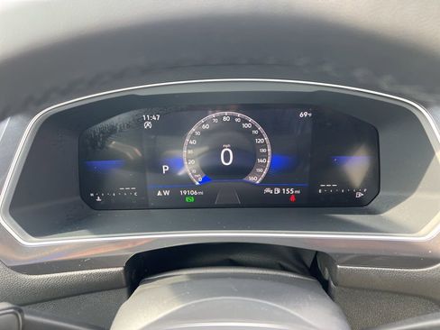 Used 2023 Volkswagen Tiguan SE R-Line image 16