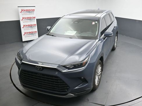 Used 2025 Toyota Grand Highlander AWD image 23