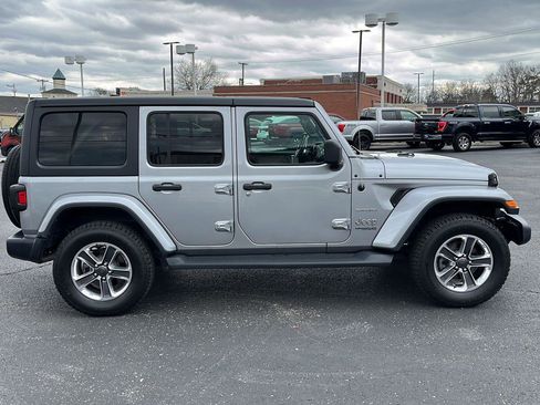 Used 2019 Jeep Wrangler Unlimited Sahara image 12