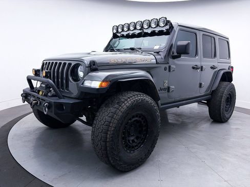 Used 2020 Jeep Wrangler Unlimited Sahara AWD/4WD image 8