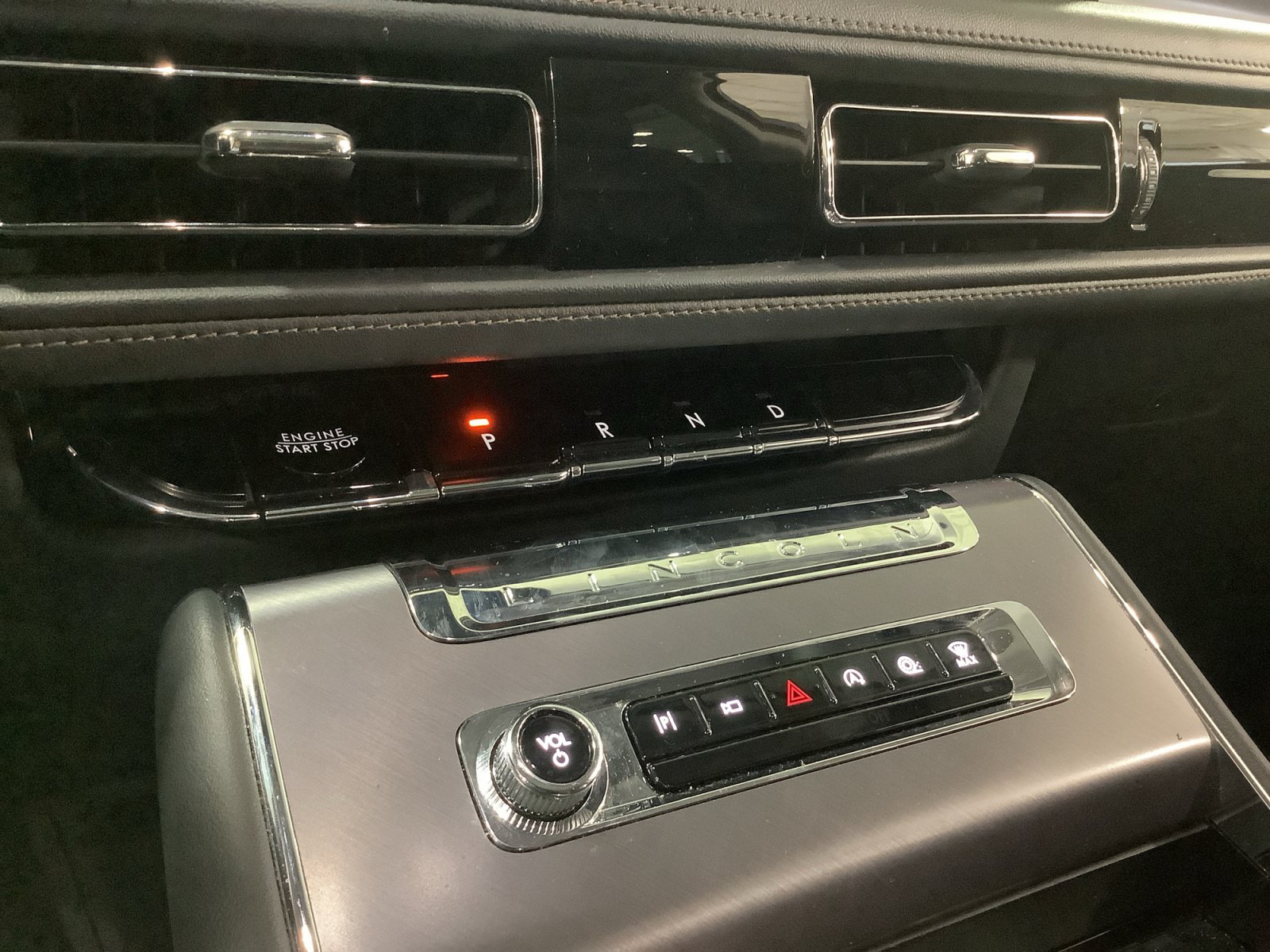 Certified 2025 Lincoln Aviator 2WD image 23