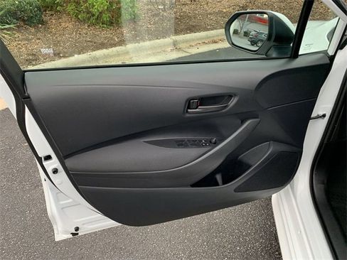 Used 2025 Toyota Corolla LE image 17