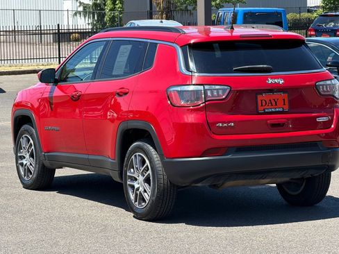 Used 2018 Jeep Compass Latitude w/ Popular Equipment Group AWD/4WD image 7