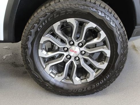 New 2026 GMC Canyon Denali AWD/4WD image 4