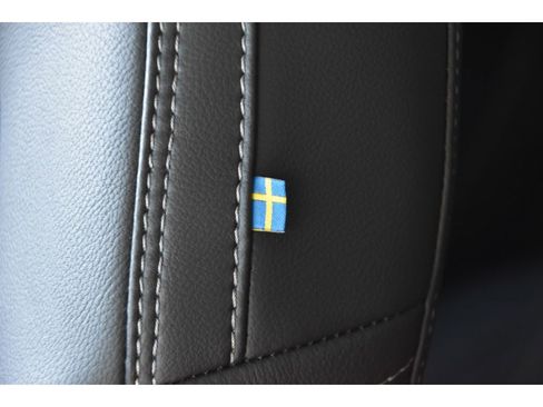 Certified 2025 Volvo XC40 B5 Plus w/ Protection Package Premier image 40